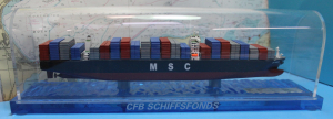 Vollrumpf-Containerschiff "CPO Venezia" 13.050 TEU  (1 St.) in Vitrine